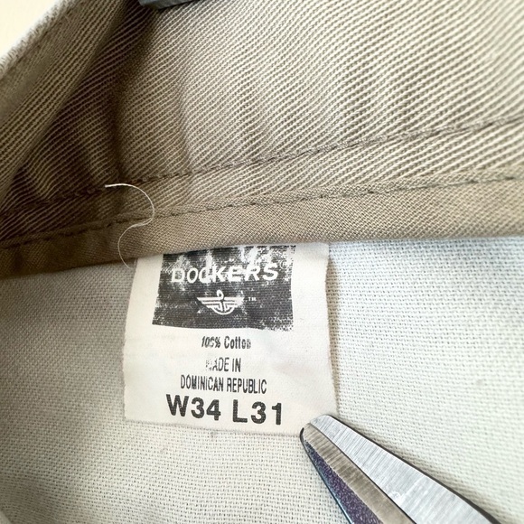 Dockers Relaxed Fit Flat Front No Wrinkle Twill Tan Khakis Pants Sz 34 x 31 - Picture 7 of 7